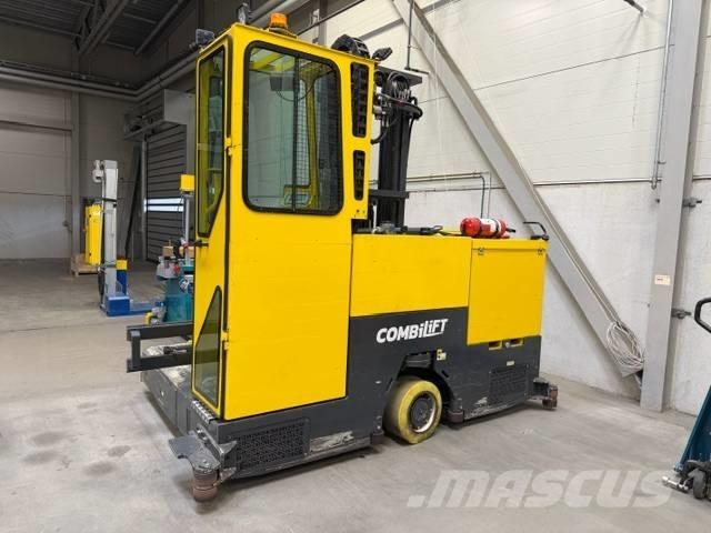 Combilift C3000STE 全方向リーチ型フォークリフト