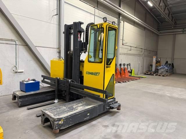 Combilift C3000STE 全方向リーチ型フォークリフト