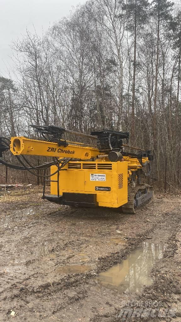 Klemm KR806-1 杭打ち機
