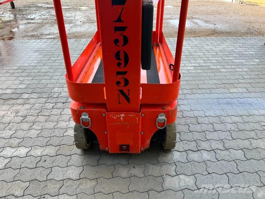 Snorkel TM 12 垂直昇降型リフト