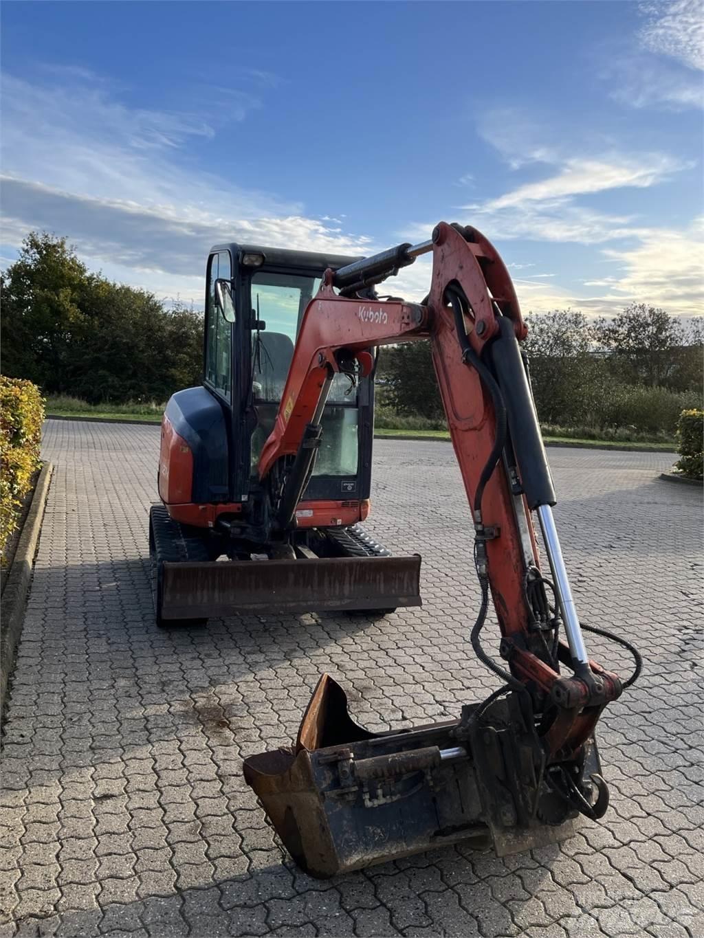 Kubota U27-4 GL HI ミニ油圧ショベル 7t以下（ミニユンボ・ミニディガー）