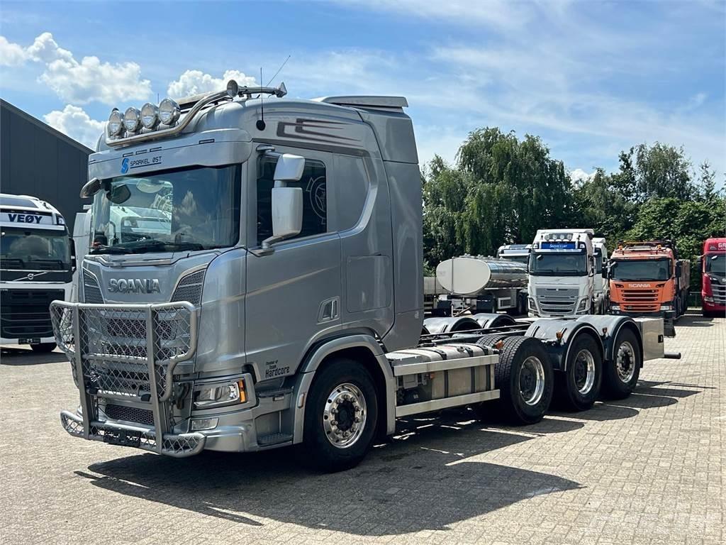 Scania R 650 8X4 キャブ付きシャーシ
