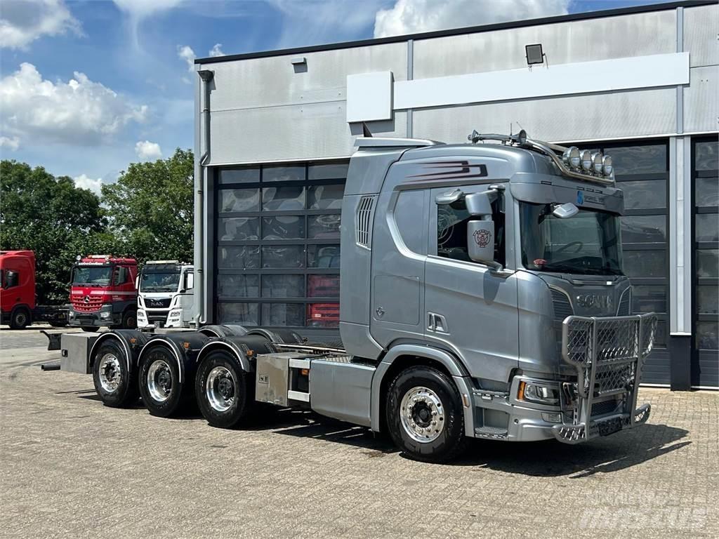 Scania R 650 8X4 キャブ付きシャーシ