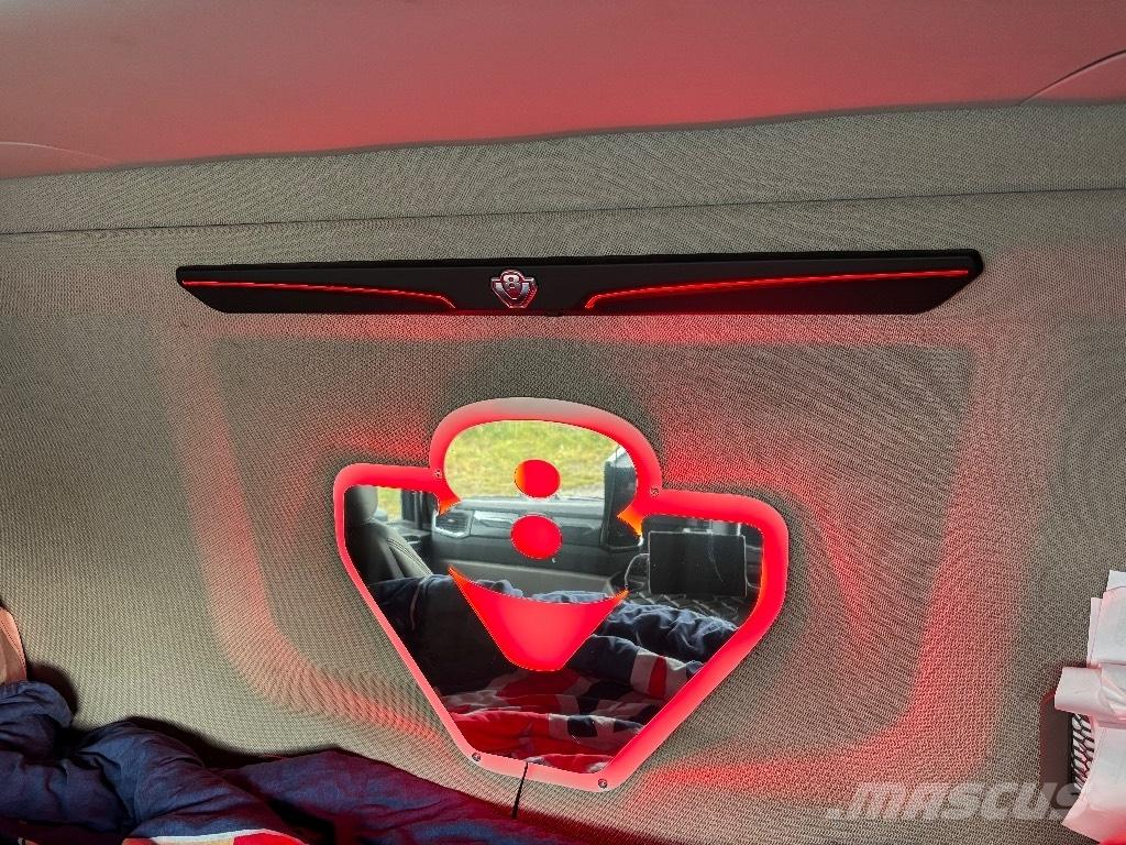 Scania R650B6X4NB 木材トラック