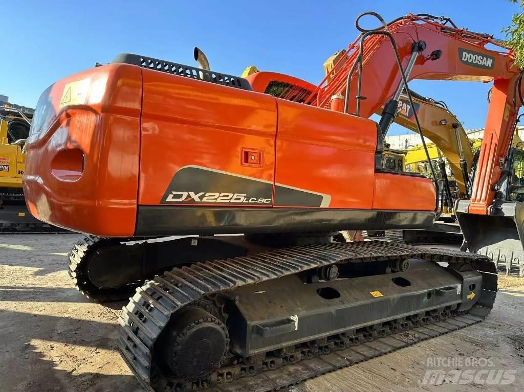 Doosan DX 225 LC ミニ油圧ショベル 7t以下（ミニユンボ・ミニディガー）