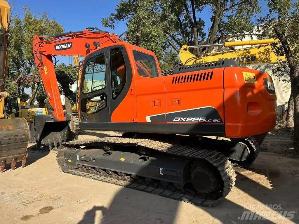 Doosan DX 225 LC ミニ油圧ショベル 7t以下（ミニユンボ・ミニディガー）