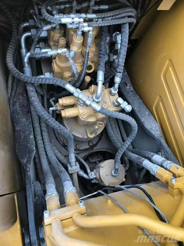 Sany SY 135 C 大型油圧ショベル12t以上（パワーショベル・ユンボ）
