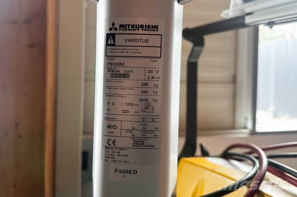 Mitsubishi PBV 20 N2 ローリフトとプラットフォーム