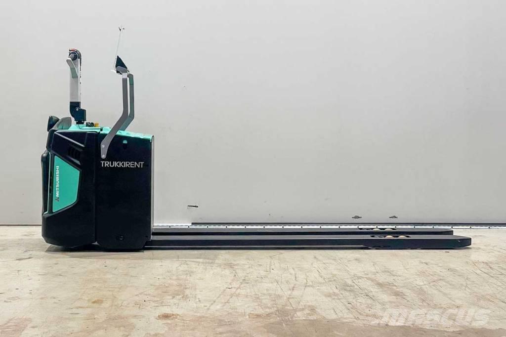 Mitsubishi PBV 20 N2 ローリフトとプラットフォーム