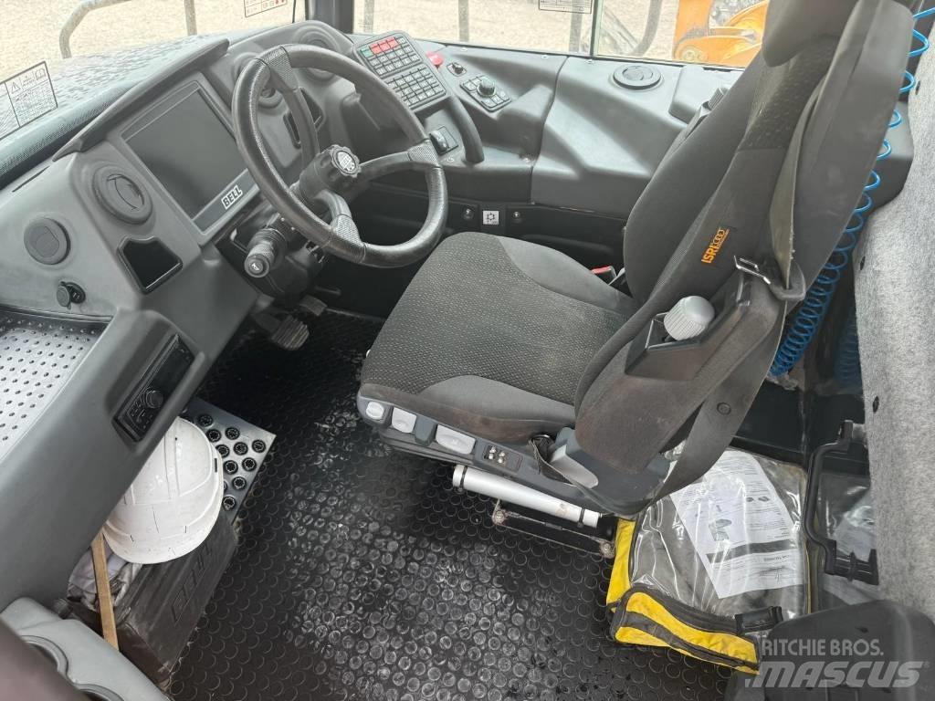 Bell B 30 E アーティキュレート式ダンプトラック