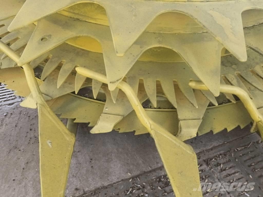 John Deere 7300 i 自走式フォレージハーベスター