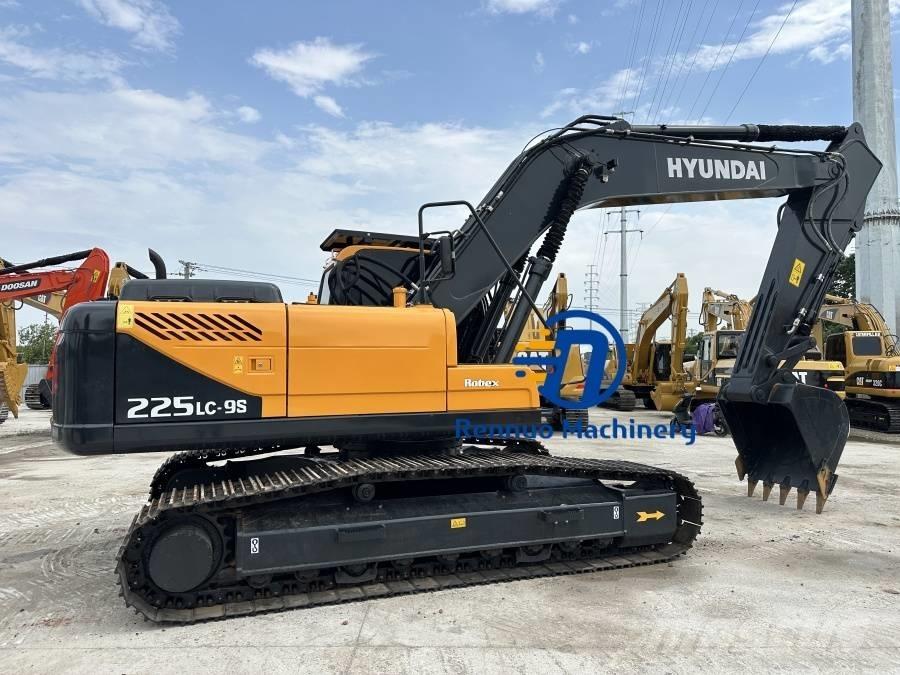 Hyundai 225LC-9S 大型油圧ショベル12t以上（パワーショベル・ユンボ）