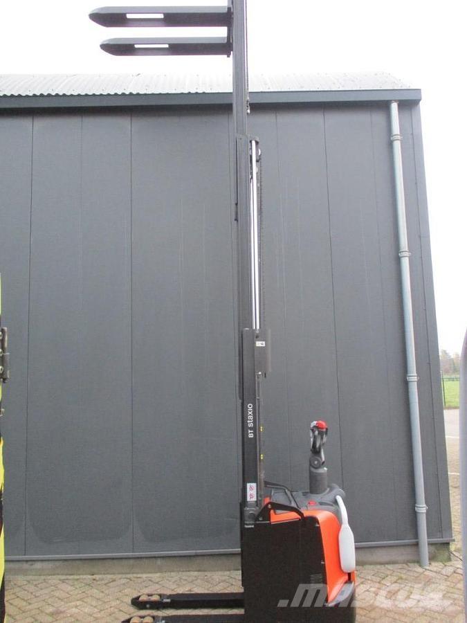 Toyota SPE120 ローリフトとプラットフォーム