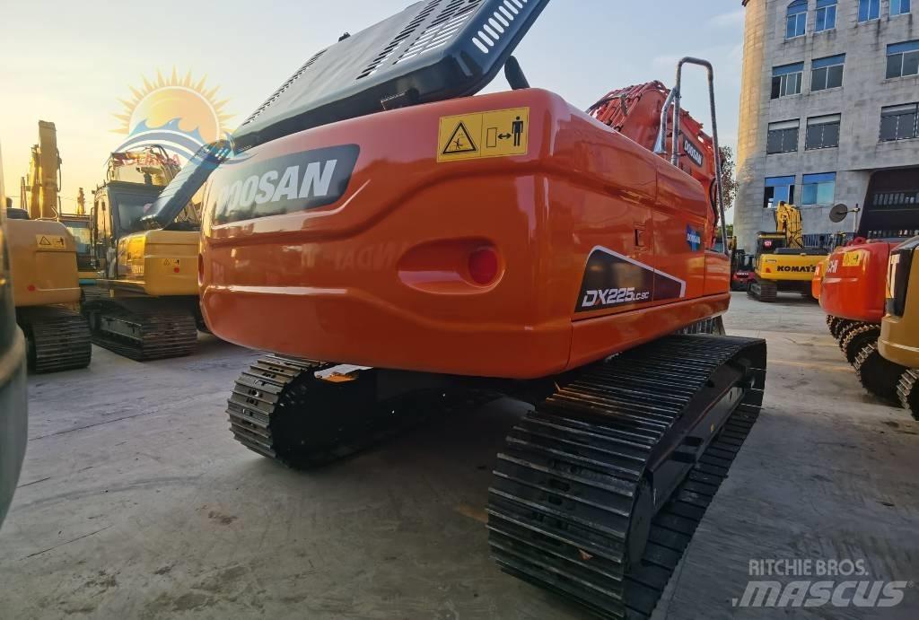 Doosan DX 225 大型油圧ショベル12t以上（パワーショベル・ユンボ）