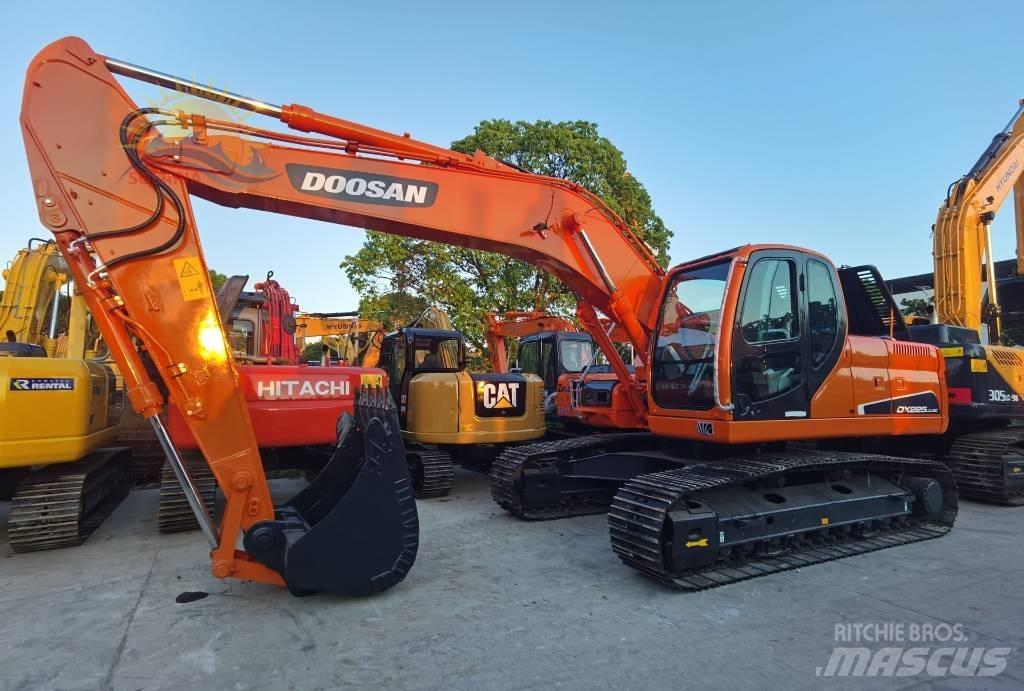 Doosan DX 225 大型油圧ショベル12t以上（パワーショベル・ユンボ）