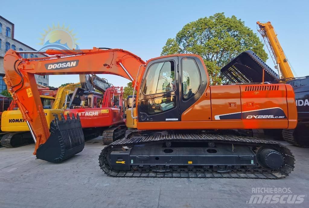 Doosan DX 225 大型油圧ショベル12t以上（パワーショベル・ユンボ）