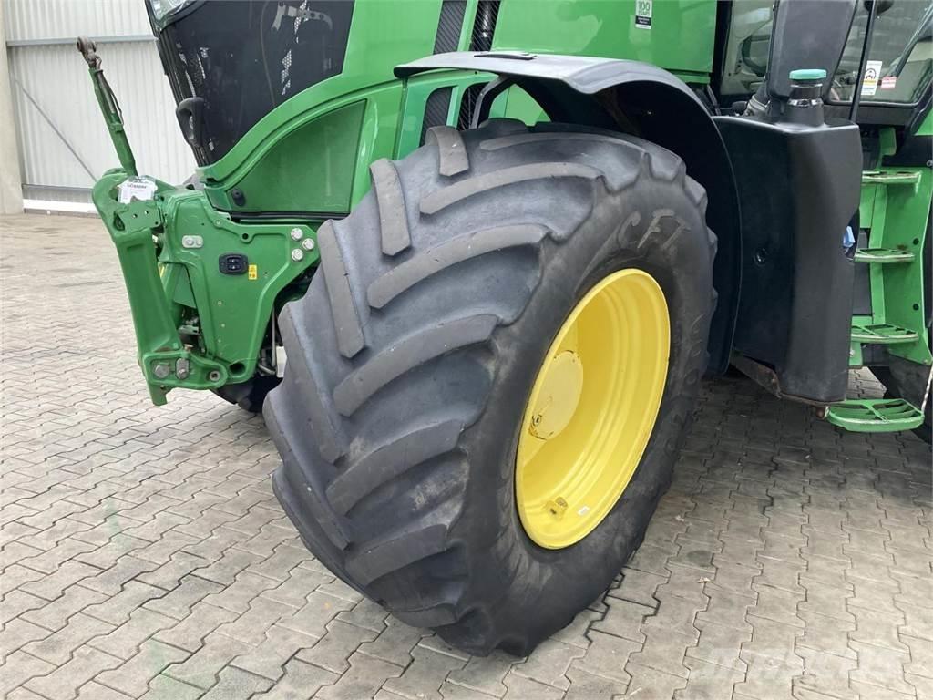 John Deere 6230R トラクター