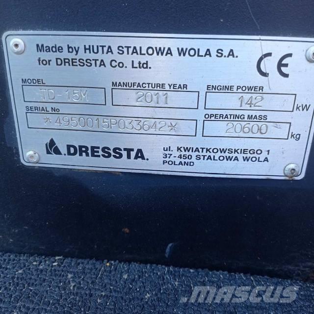 Dressta TD15M ブルドーザー