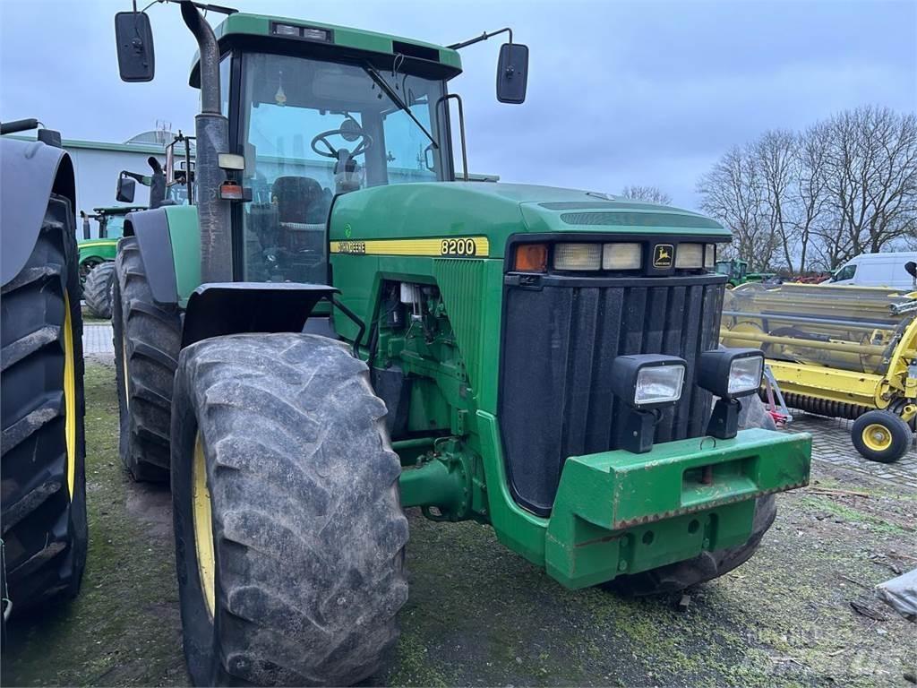 John Deere 8200 トラクター
