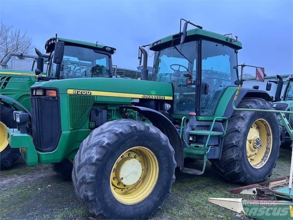 John Deere 8200 トラクター