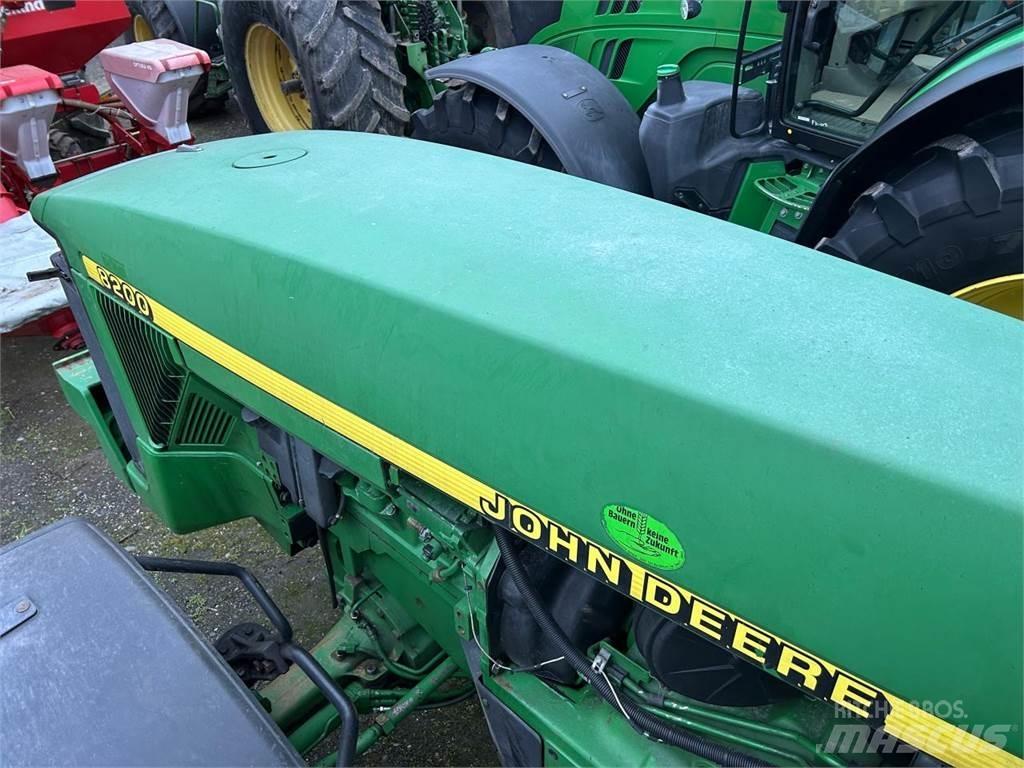 John Deere 8200 トラクター