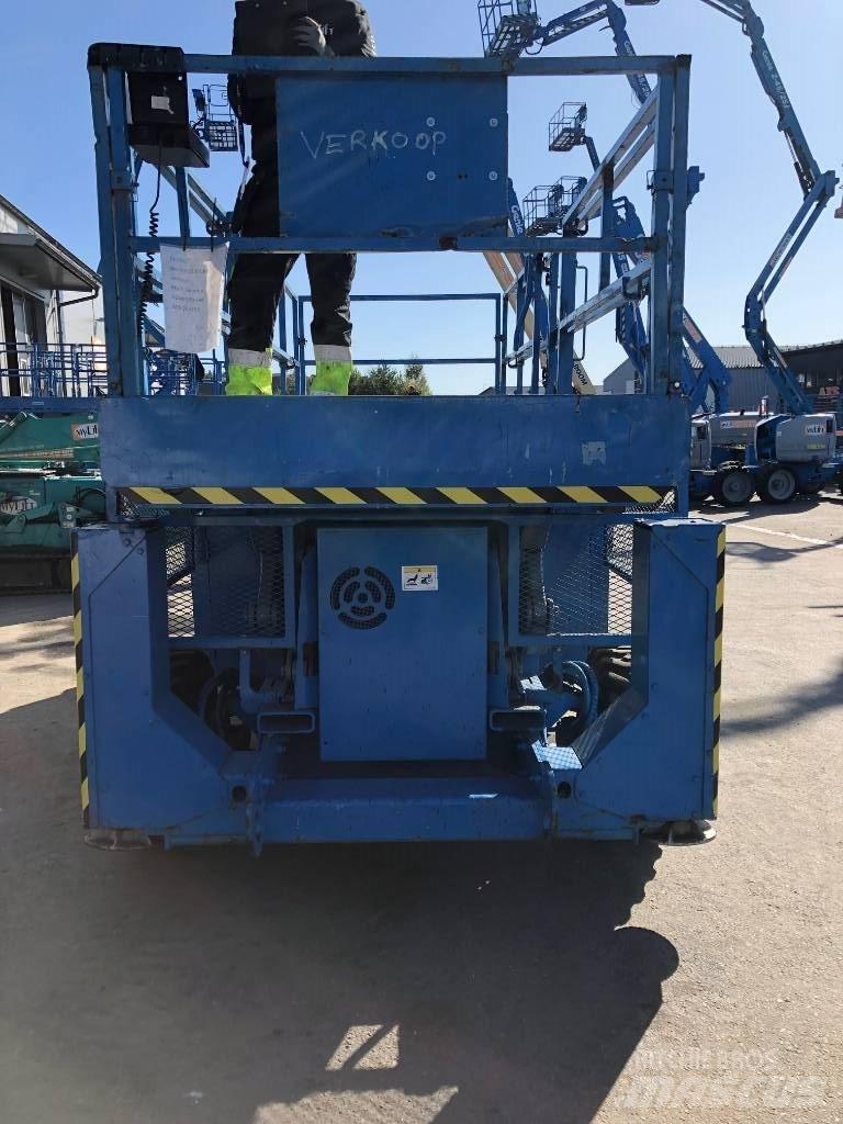 Genie GS 3384 RT シザースリフト