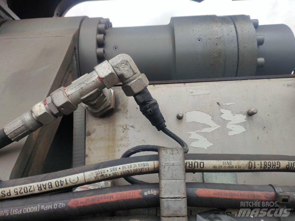 Liebherr LV36 振動式パイルドライバー