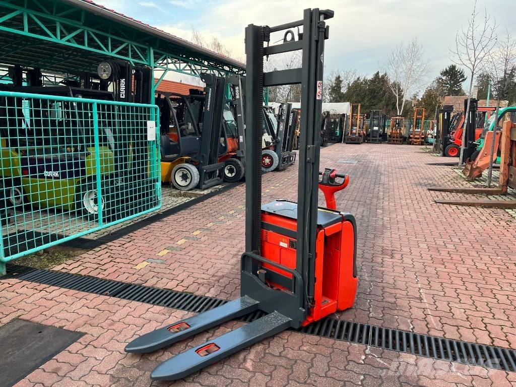 Linde L 14 V-3816 自走式スタッカー