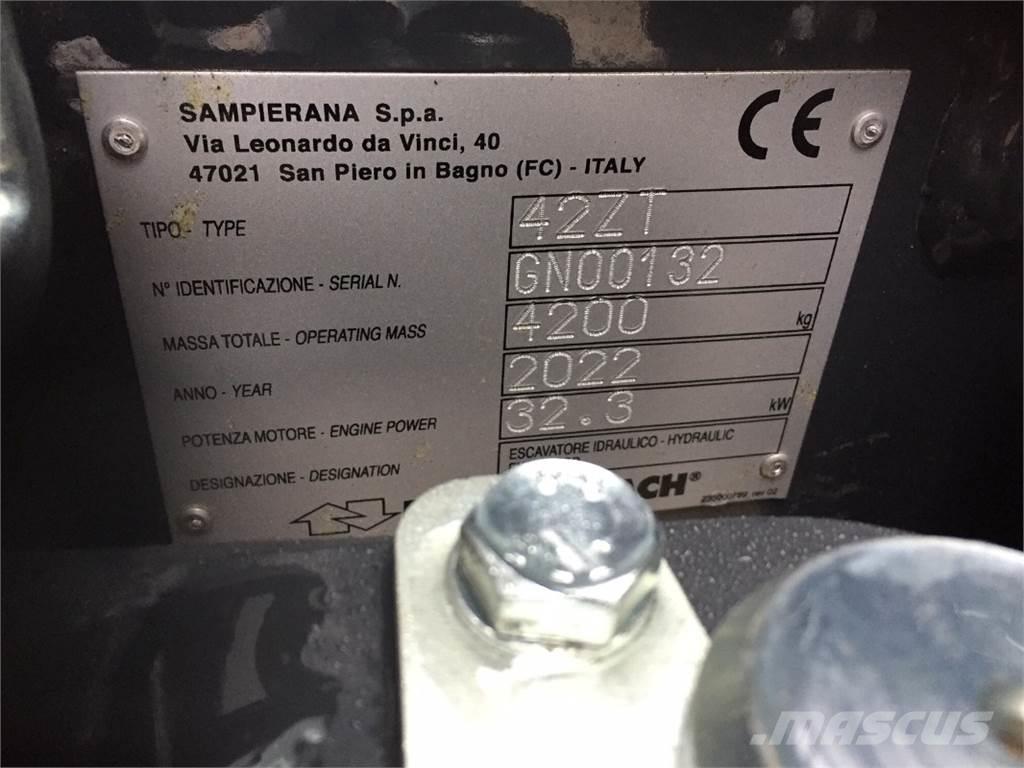 Eurocomach 42ZT ミニ油圧ショベル 7t以下（ミニユンボ・ミニディガー）