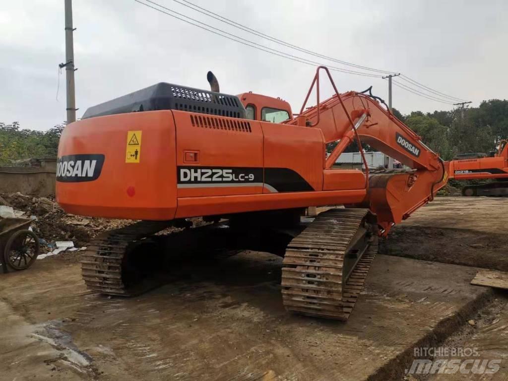 Doosan DH225LC-9 大型油圧ショベル12t以上（パワーショベル・ユンボ）
