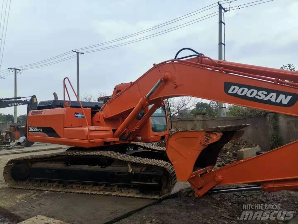 Doosan DH225LC-9 大型油圧ショベル12t以上（パワーショベル・ユンボ）