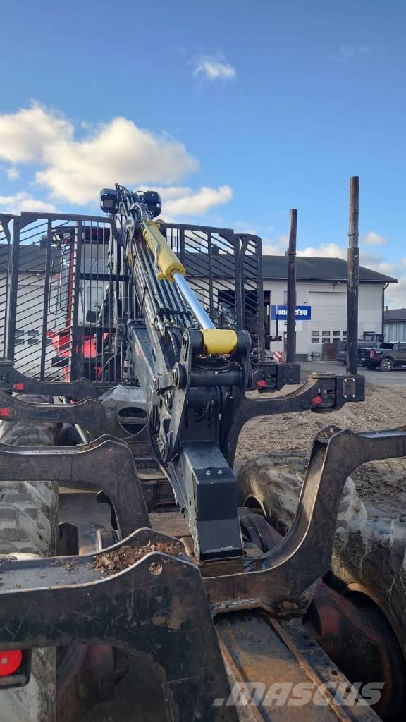 Komatsu 845 フォワーダー