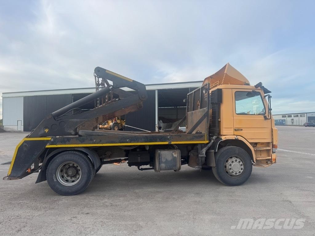 Scania P 82 H スキップローダートラック