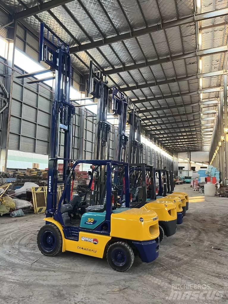 Komatsu FD 30 T-17 ディーゼル・軽油