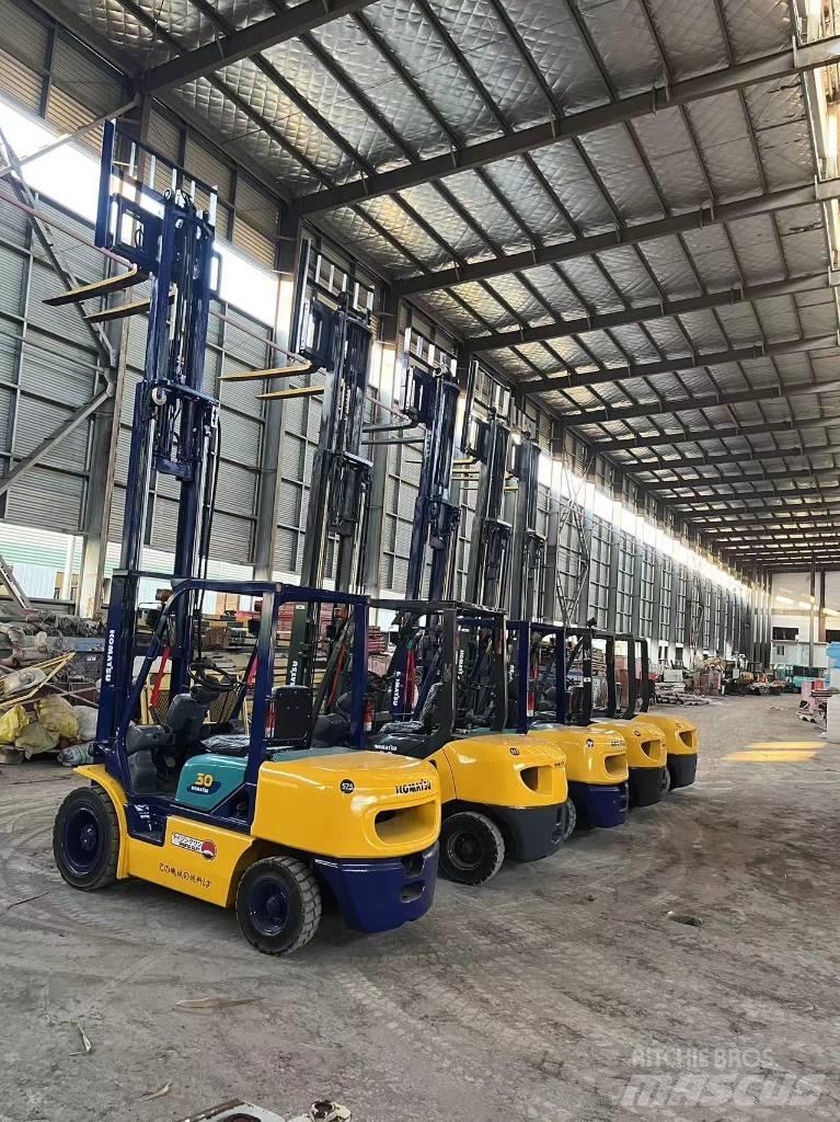 Komatsu FD 30 T-17 ディーゼル・軽油