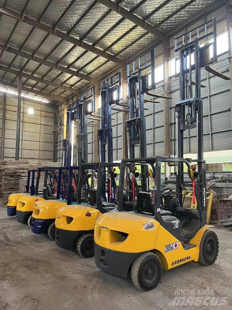 Komatsu FD 30 T-17 ディーゼル・軽油