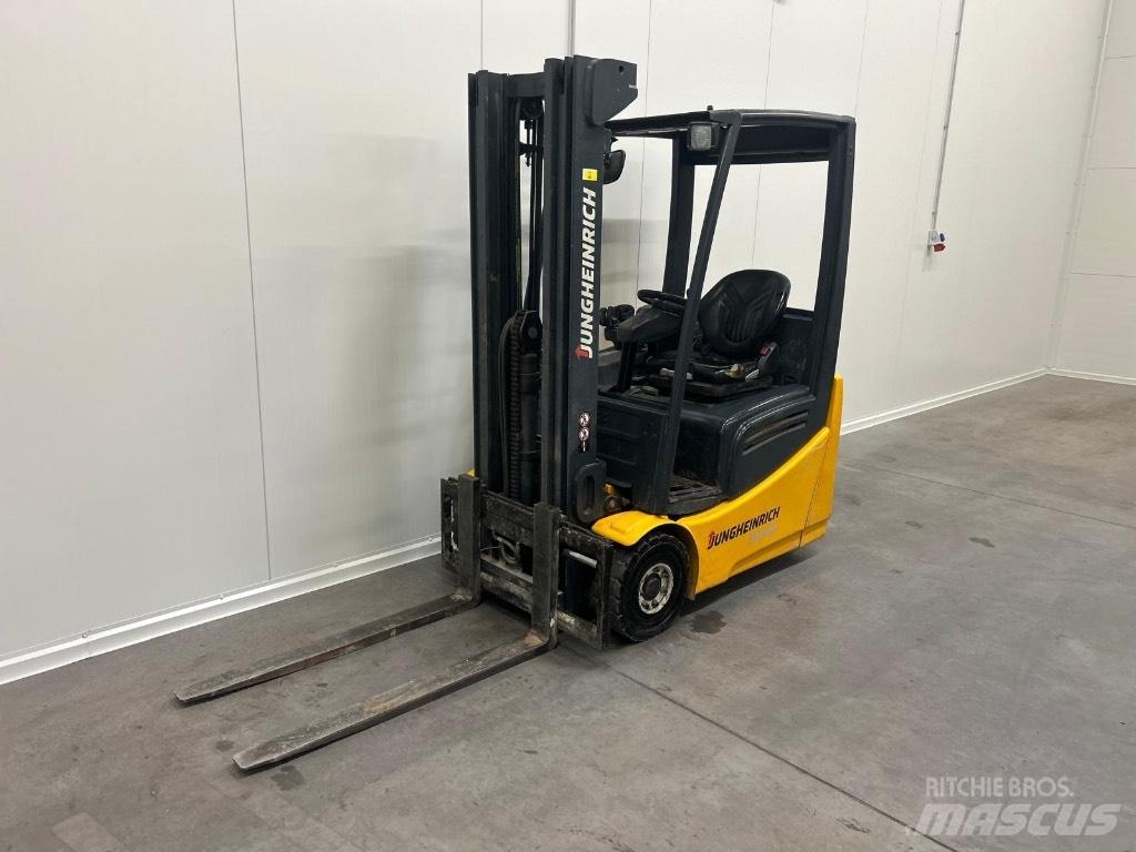 Jungheinrich EFG 215 バッテリーフォークリフト