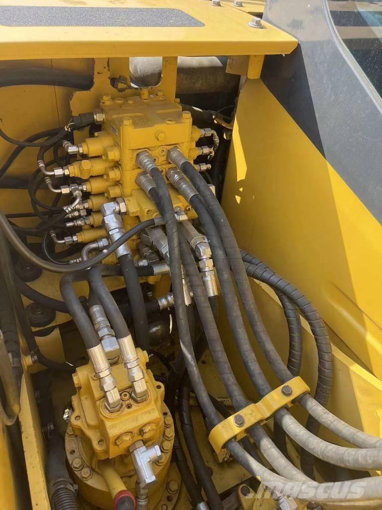 Komatsu PC 130-8 中型油圧ショベル 7ｔ-12ｔ（ユンボ・パワーショベル・バックホー）