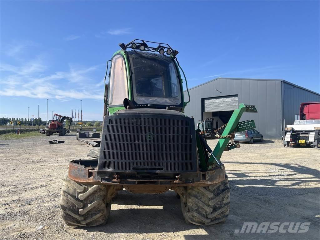 John Deere 1010E ハーベスター