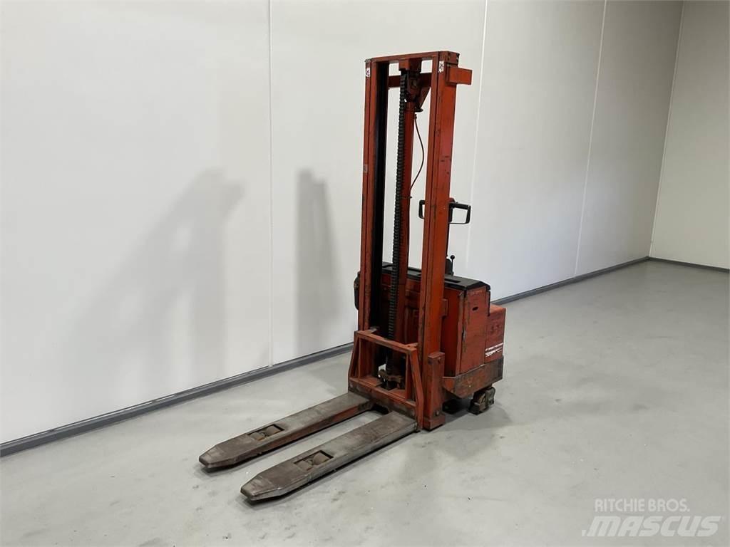BT LSV 1250 E/10 自走式スタッカー