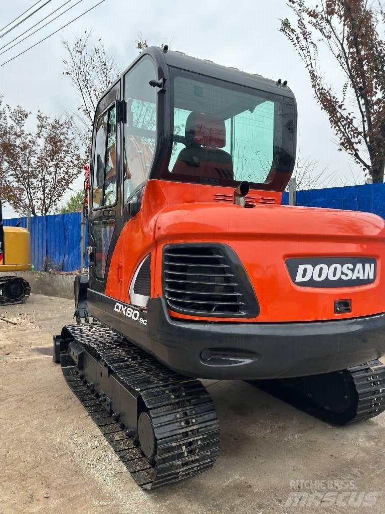 Doosan DX 60 ミニ油圧ショベル 7t以下（ミニユンボ・ミニディガー）