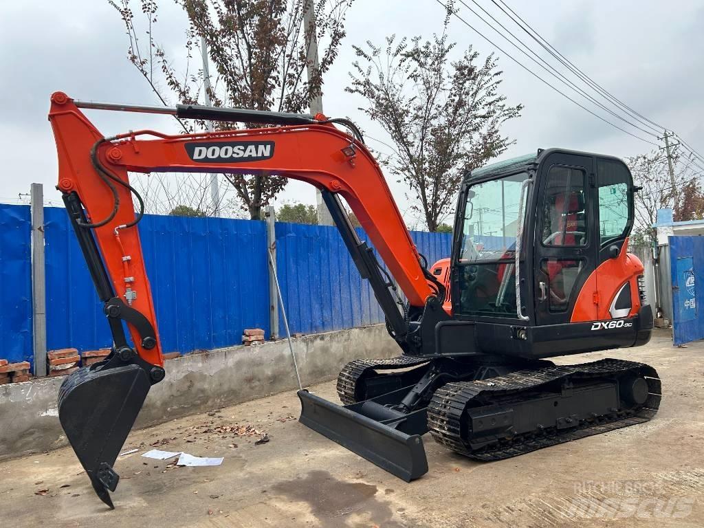 Doosan DX 60 ミニ油圧ショベル 7t以下（ミニユンボ・ミニディガー）