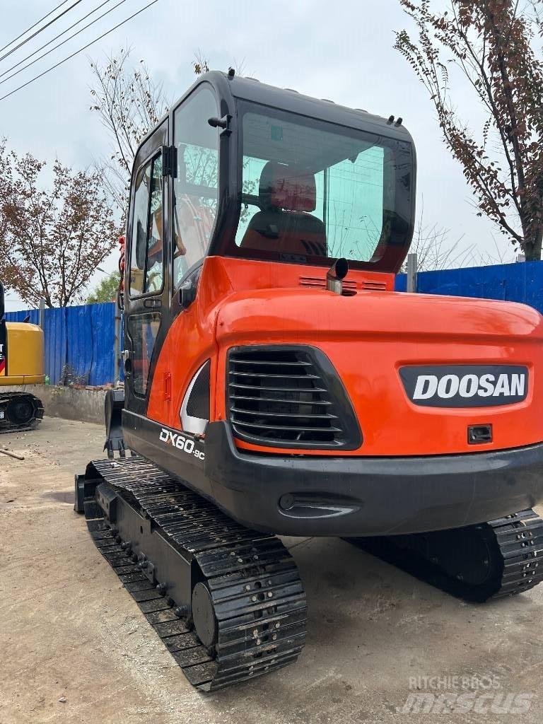 Doosan DX 60 ミニ油圧ショベル 7t以下（ミニユンボ・ミニディガー）