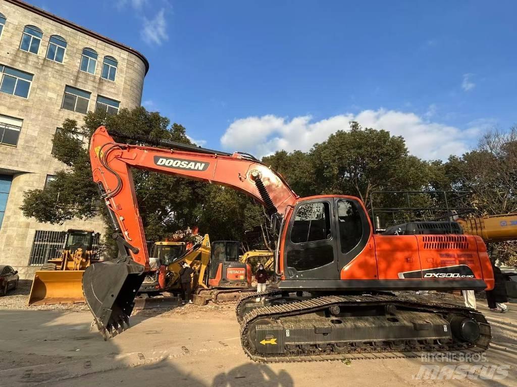 Doosan DX 300 LC 大型油圧ショベル12t以上（パワーショベル・ユンボ）
