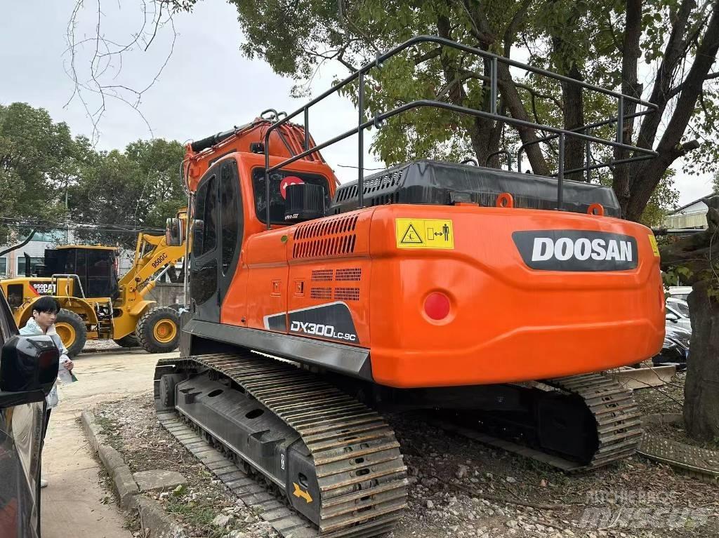 Doosan DX 300 LC 大型油圧ショベル12t以上（パワーショベル・ユンボ）