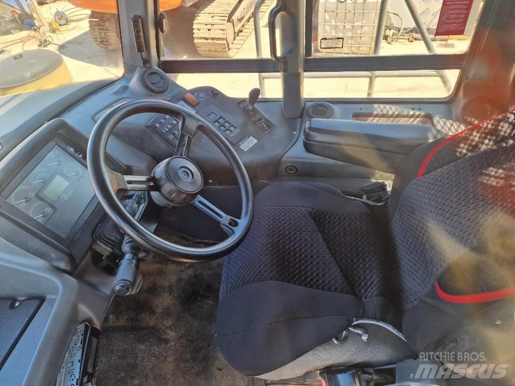 Bell B35D 6x6 アーティキュレート式ダンプトラック