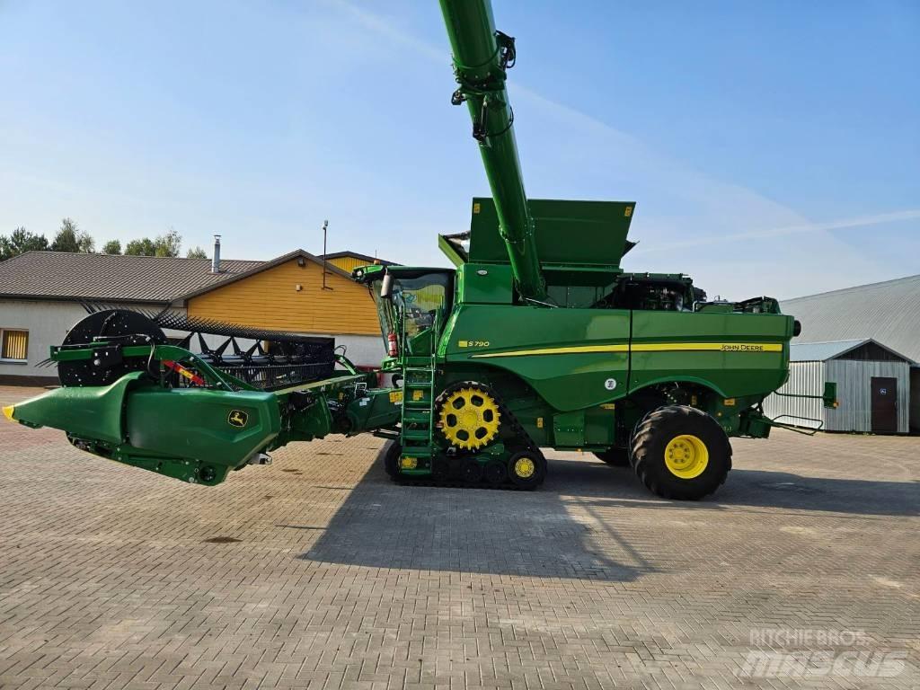 John Deere S790 コンバイン