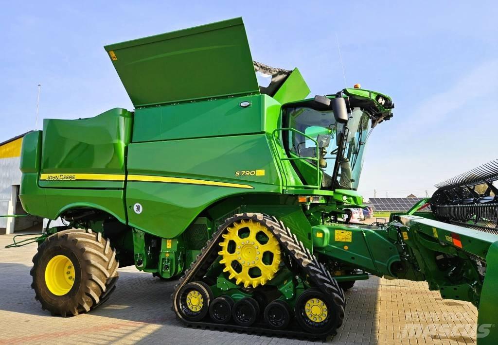 John Deere S790 コンバイン