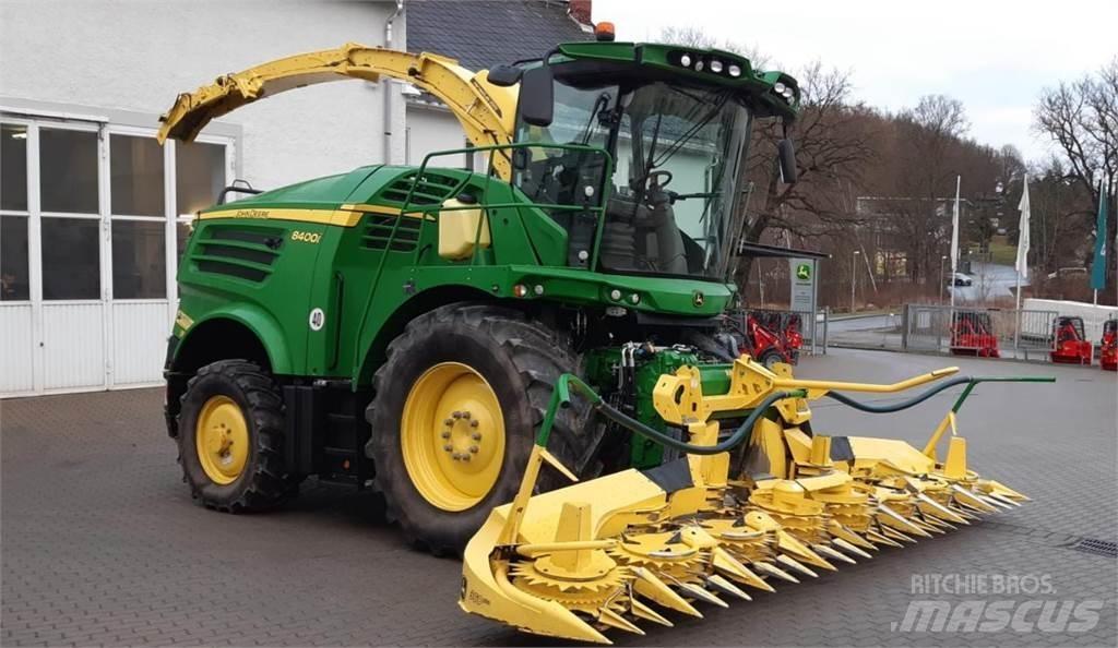 John Deere 8400i 自走式フォレージハーベスター