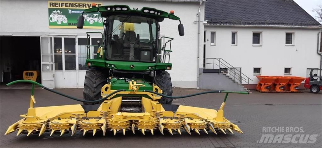 John Deere 8400i 自走式フォレージハーベスター